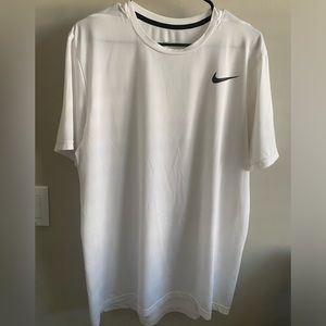 Nike dr fit tee like new